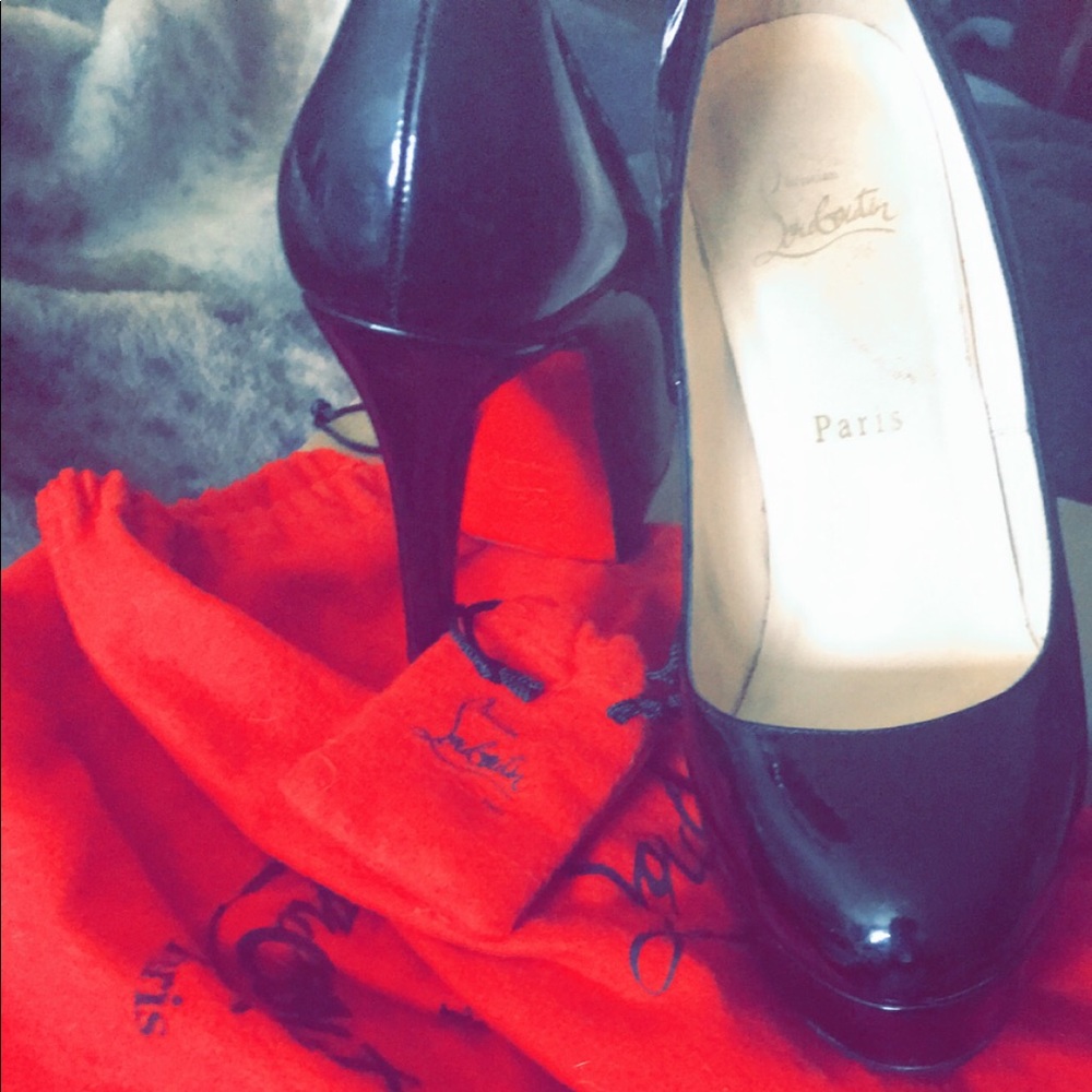 Christian Louboutin 39.5 resoled Bianca like new